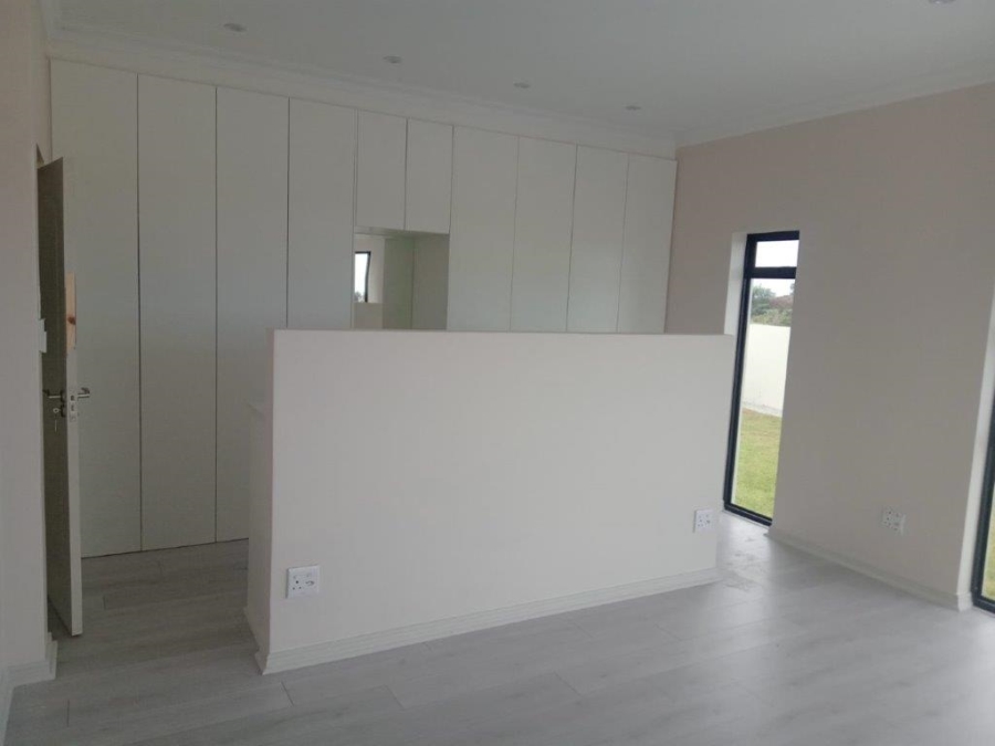 4 Bedroom Property for Sale in Wavecrest Eastern Cape